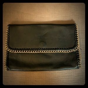 Black and chain clutch